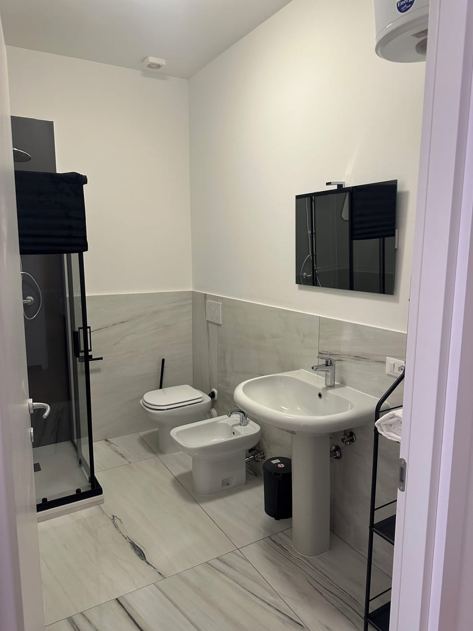 Family Quadruple Room | Bathroom | Shower, towels, soap, shampoo