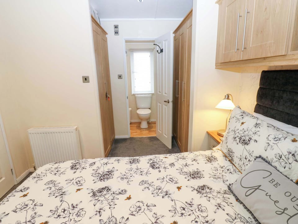 Plot 32