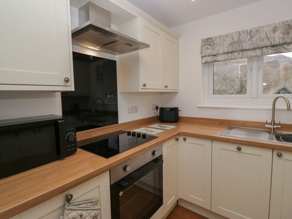 Yewdale View Apartment