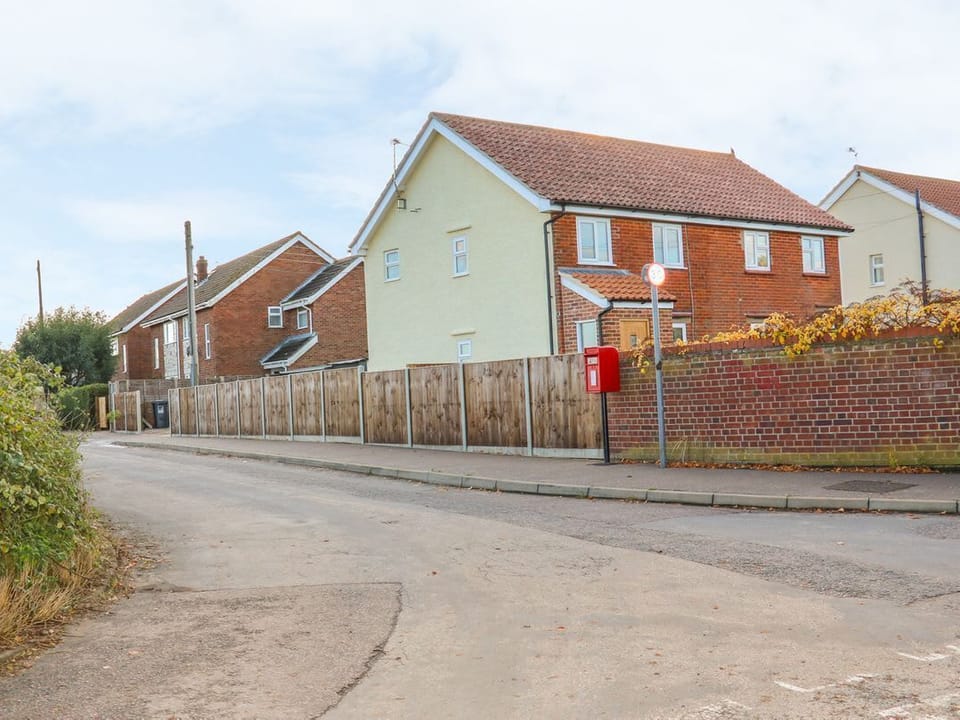 27 Whitegates