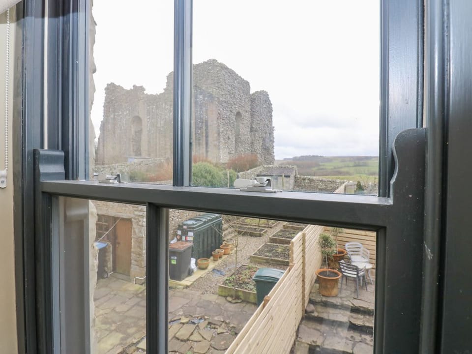 4 Castle Terrace