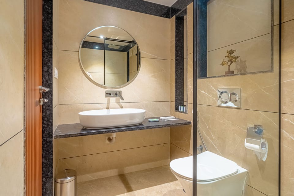 Luxury Room | Bathroom | Shower, free toiletries, towels, soap