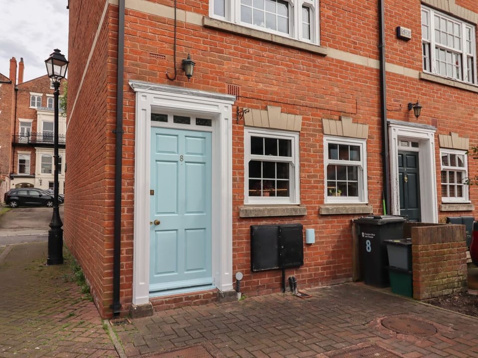8 Nicholas Court