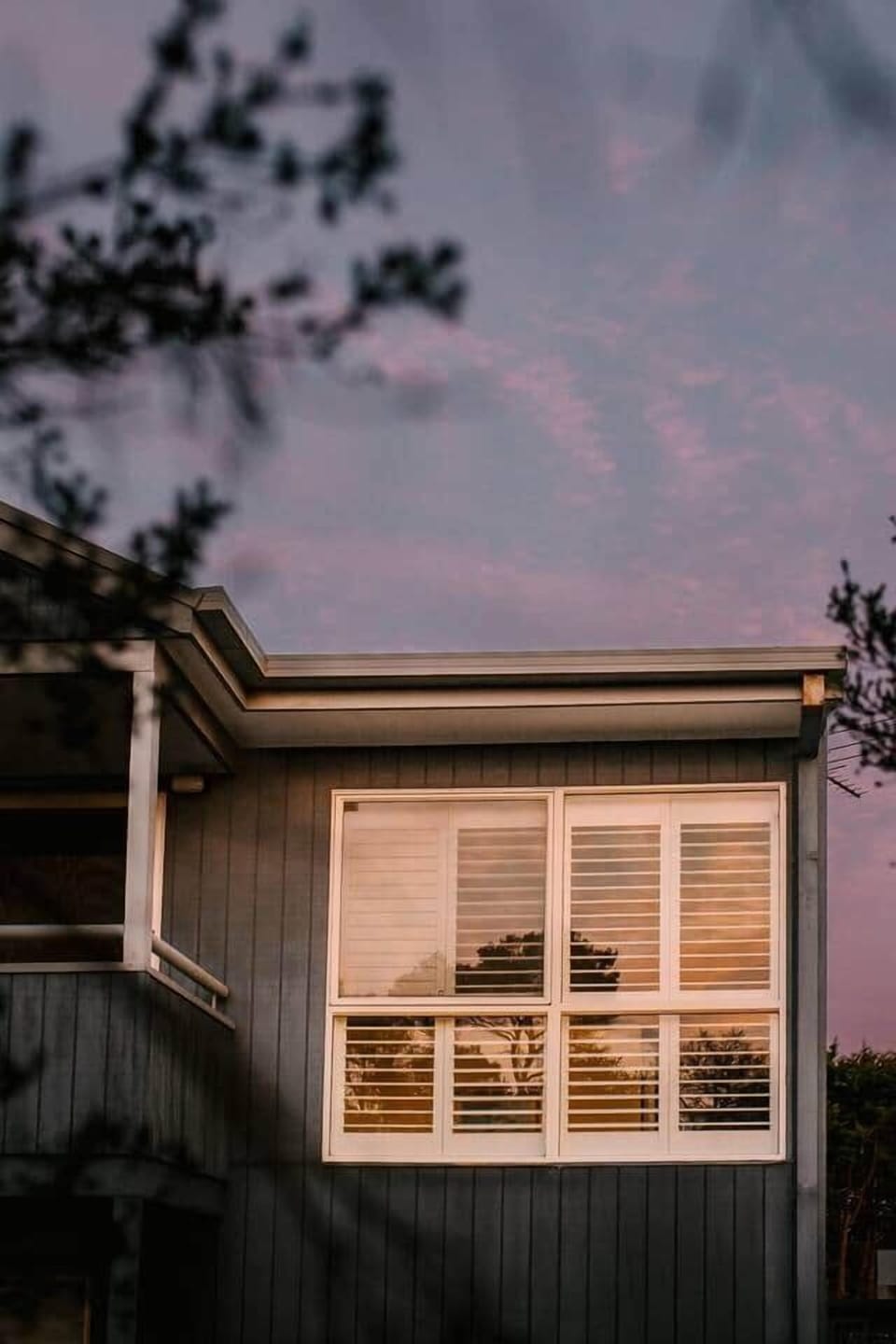 That sun down glow <3

Captured by Elisa Herdman