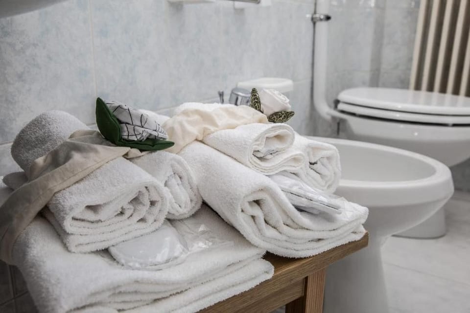 Family Suite, Balcony, Pool View | Bathroom