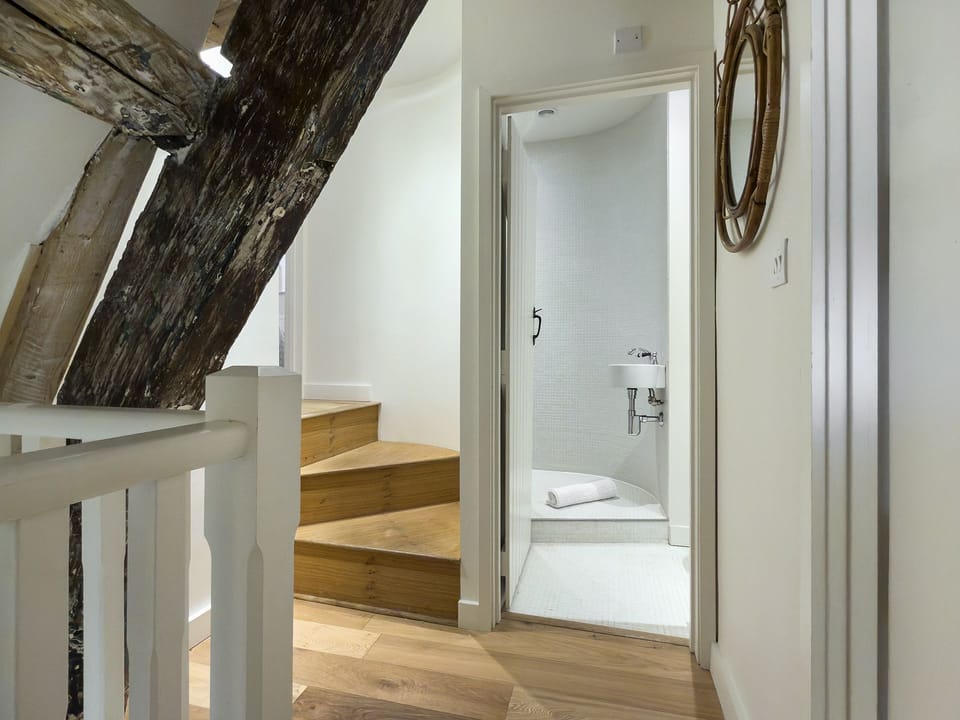 Inca's Cottage First Floor Landing - StayCotswold