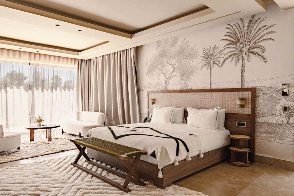 Suite | Desk, free WiFi