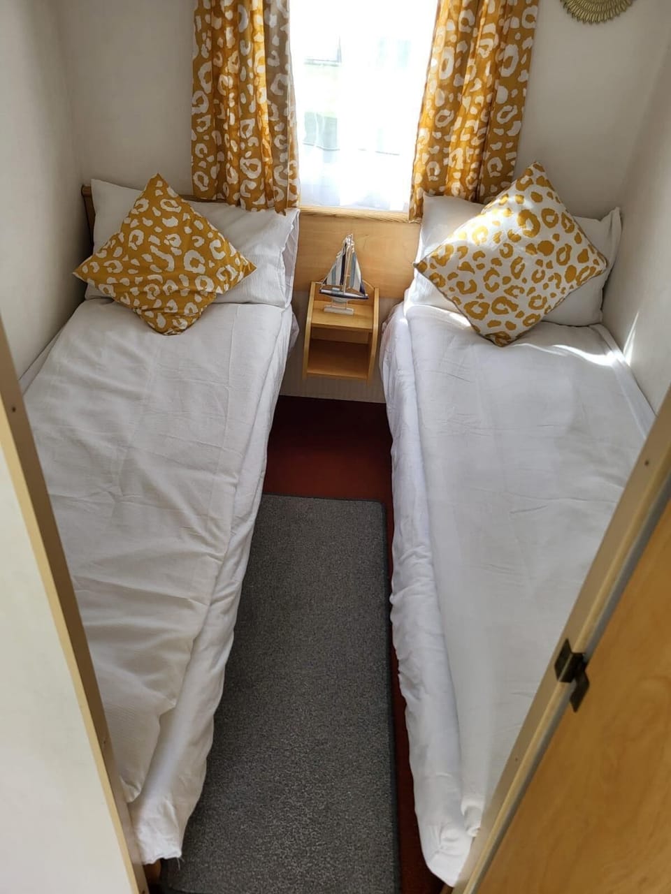 3 bedrooms, iron/ironing board, WiFi (free), bed sheets
