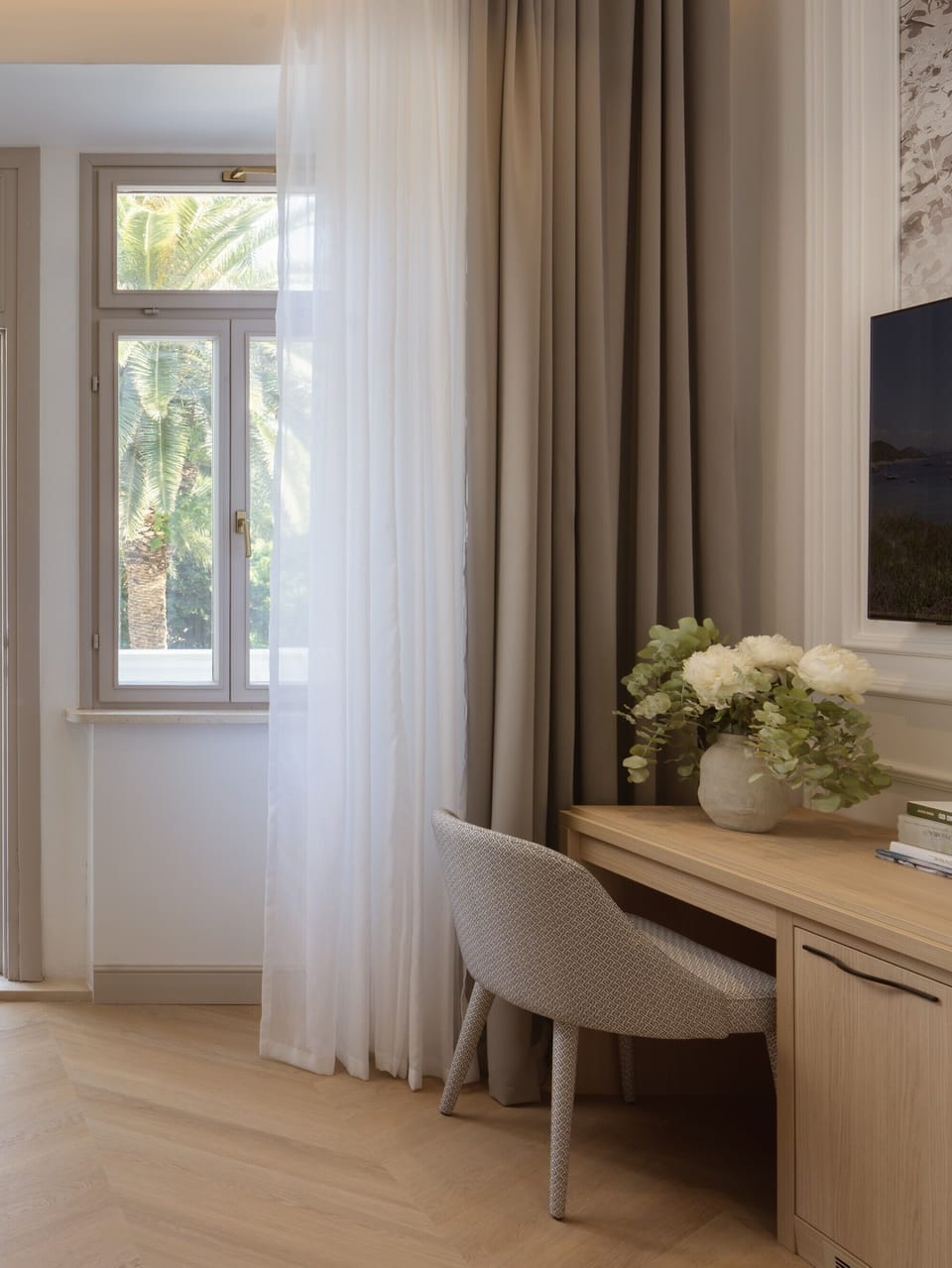 Single Room | Hypo-allergenic bedding available, in-room safe, desk, WiFi (free)