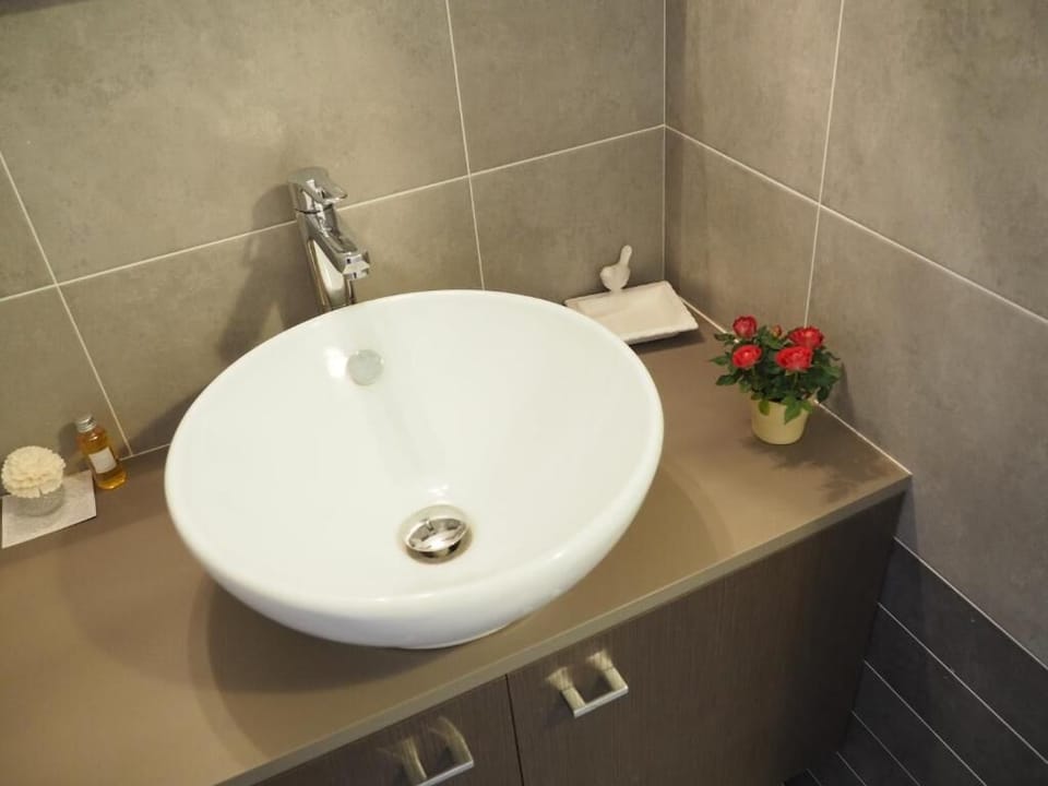 Comfort Quadruple Room, Garden View | Bathroom
