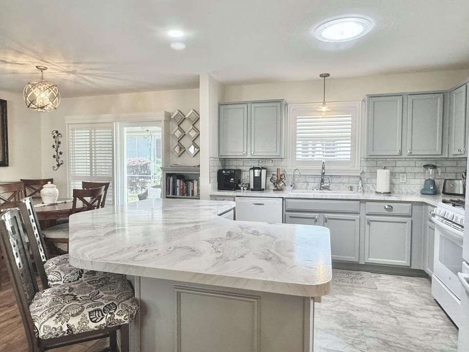 Thoughtfully Appointed Kitchen w/ Island and Seating for 2x