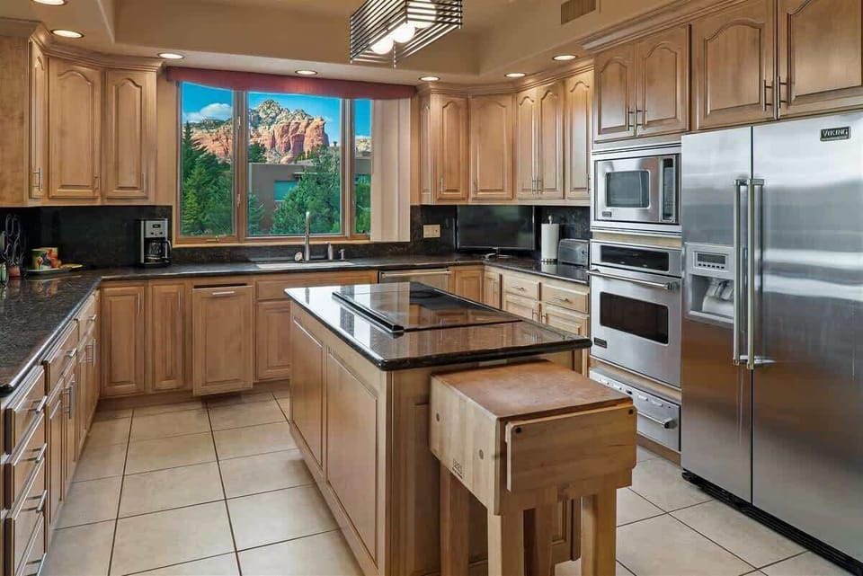 Enjoy the View from the Kitchen&59&59&59&59; fully-equipped kitchen features modern stainless appliances and amenities