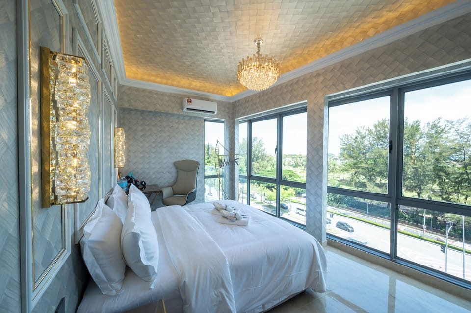 Egyptian cotton sheets, premium bedding, pillowtop beds, free minibar