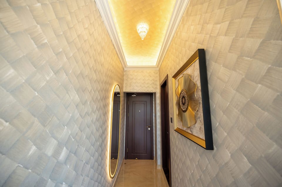 Deluxe Room, 1 King Bed, City View | Egyptian cotton sheets, premium bedding, pillowtop beds, free minibar