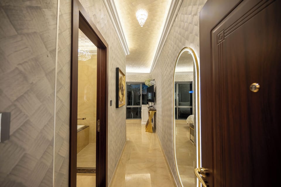 Deluxe Room, 1 King Bed, City View | Egyptian cotton sheets, premium bedding, pillowtop beds, free minibar