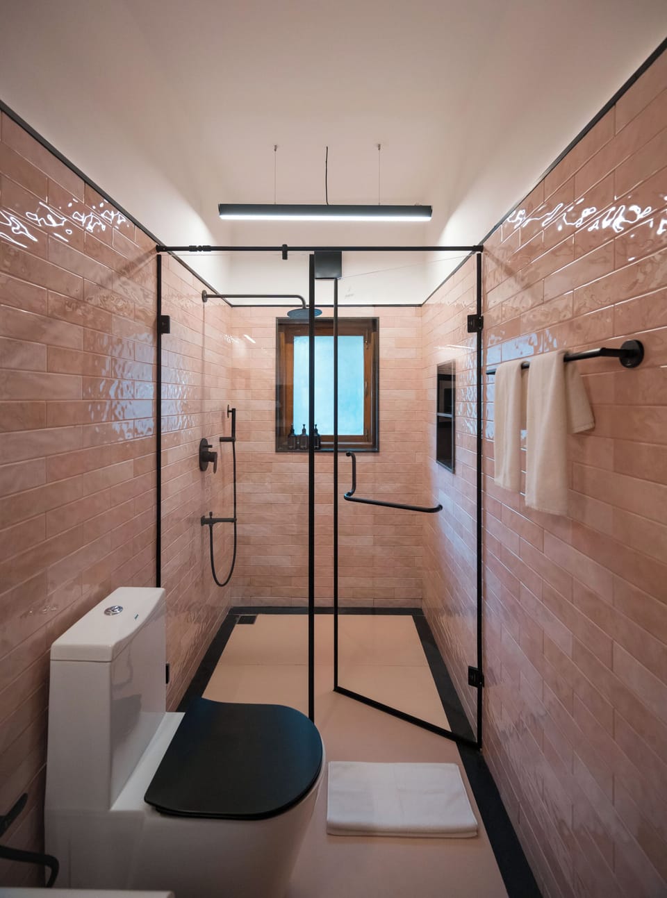 Junior Suite, Garden View | Bathroom | Shower, free toiletries, hair dryer, slippers