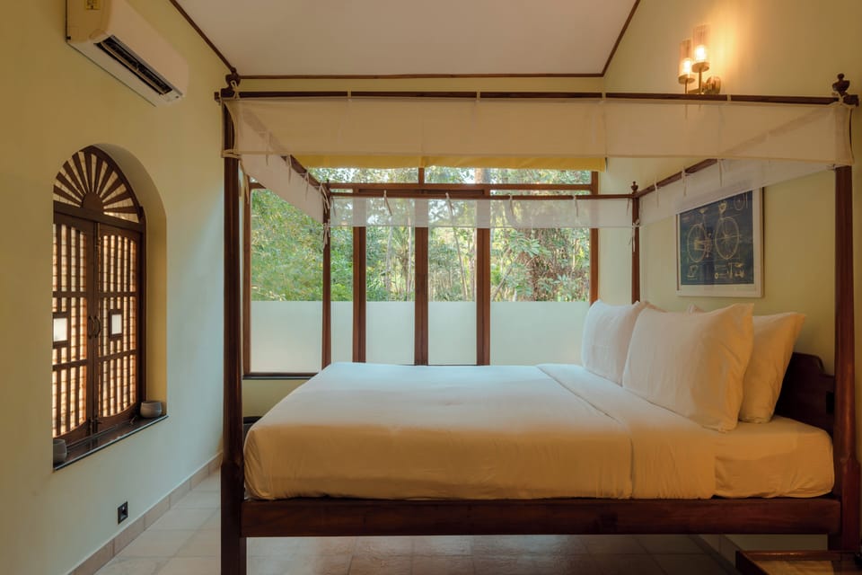 Signature Suite, Garden View | Desk, iron/ironing board, free WiFi