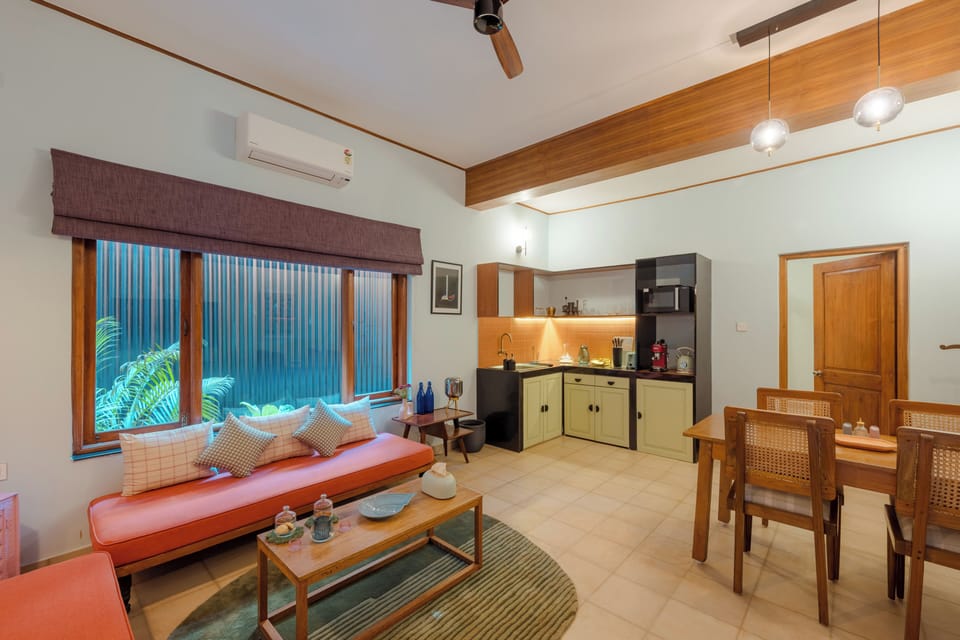 Junior Suite, Garden View | Living area