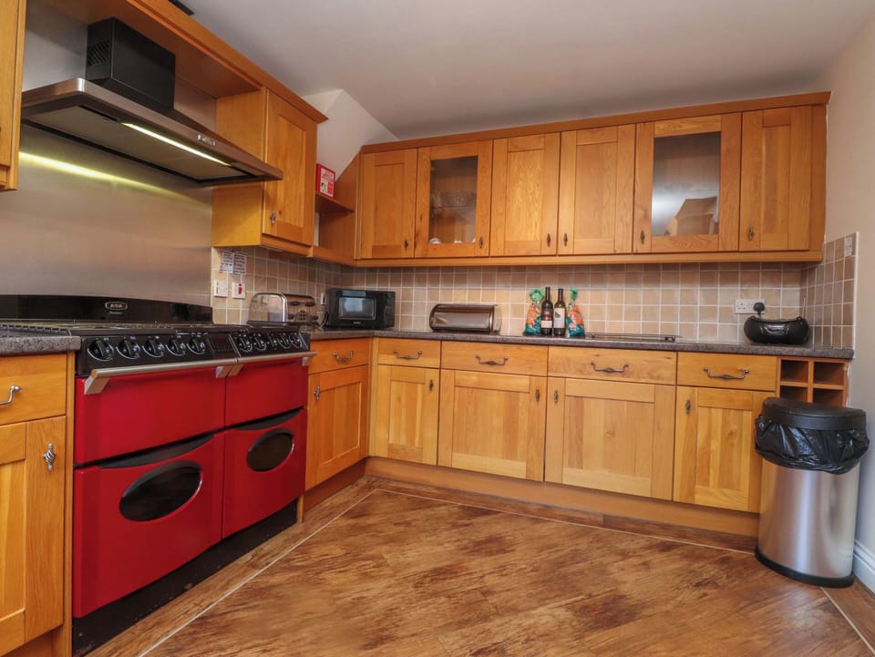 Dishwasher, cookware/dishes/utensils