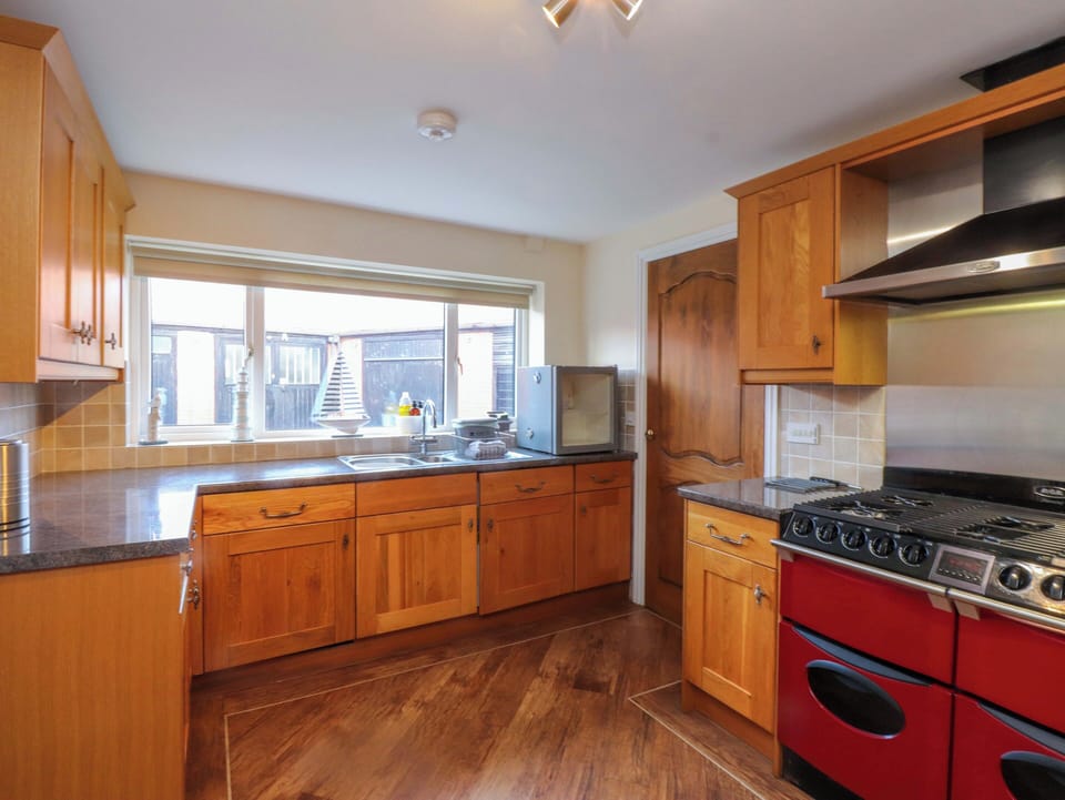 Dishwasher, cookware/dishes/utensils