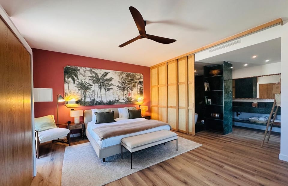 Luxury Double Room, 1 King Bed, Bathtub, Vineyard View | Premium bedding, down comforters, memory foam beds, in-room safe