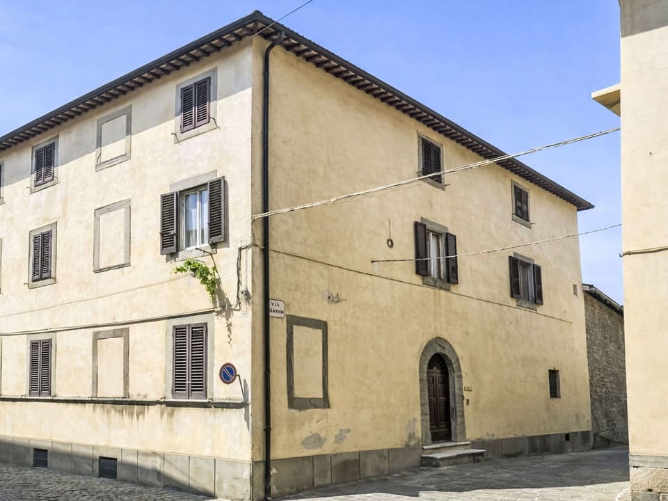 Wall, Window, Door, Composite Material, Sash Window, Concrete, Paint, Plaster, Daylighting, Home Door