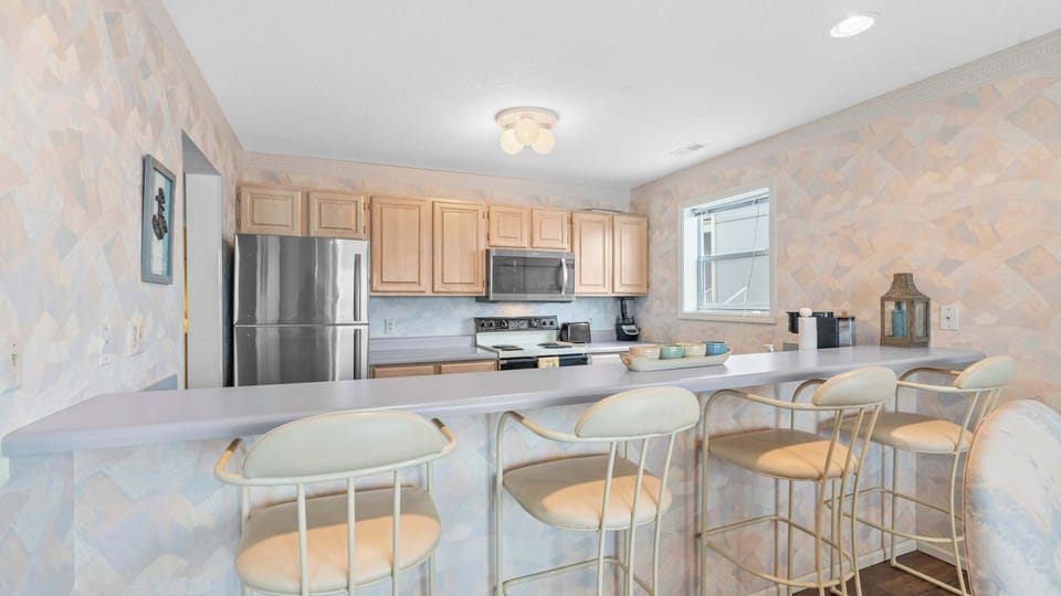 Make mealtime memories together in the spacious dining area​
