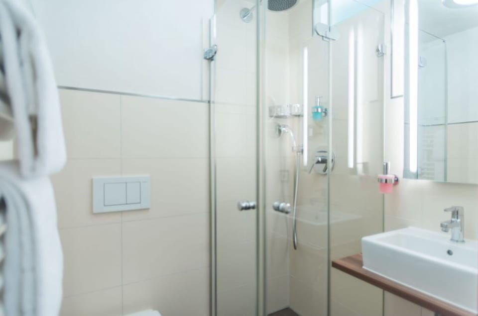 Comfort Double Room | Bathroom sink