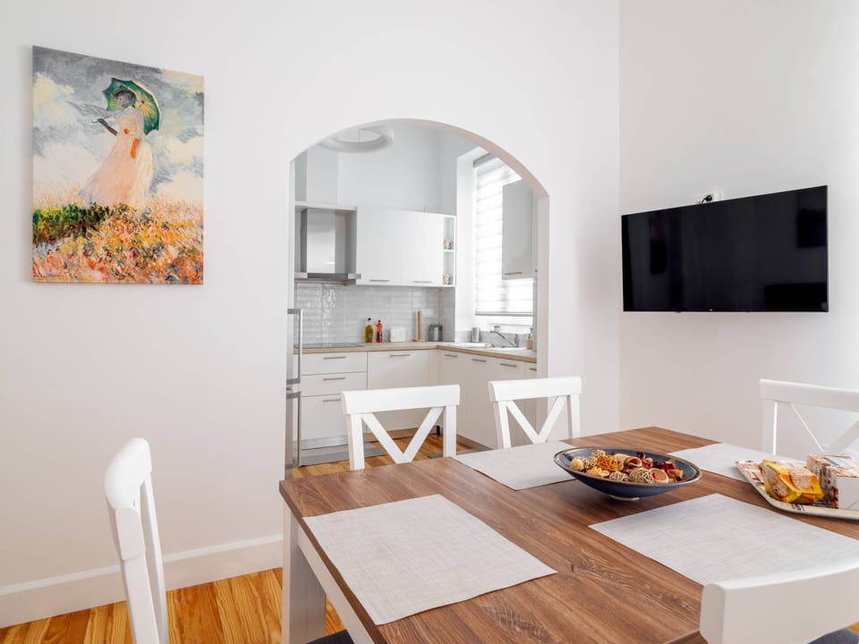 Deluxe Apartment, City View | Living area | Flat-screen TV, fireplace