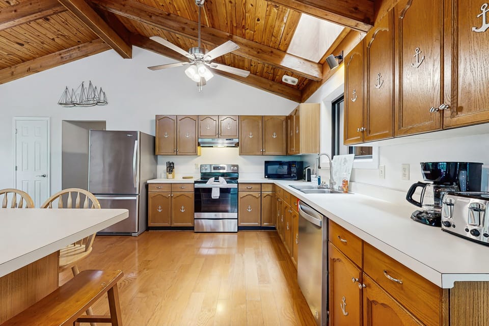 A spacious kitchen island with barstool seating for 4–6 guests. It's the perfect hub for morning smoothies, snacks, or keeping the chef company.