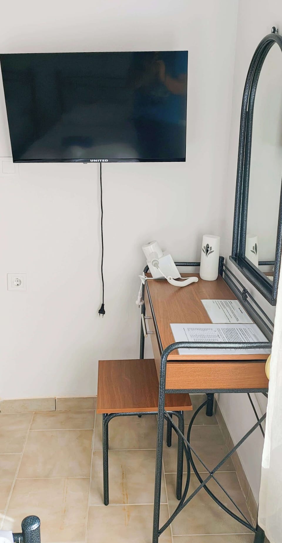 Work corner with TV for relaxing evenings