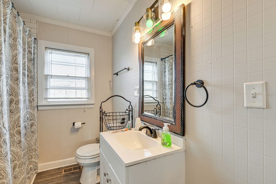 Family Fun in Gastonia! Home 3 Mi to Downtown Cottage in Gastonia