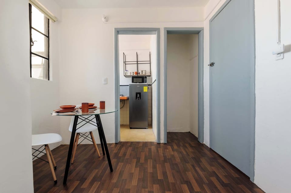 Dining Table & Kitchen