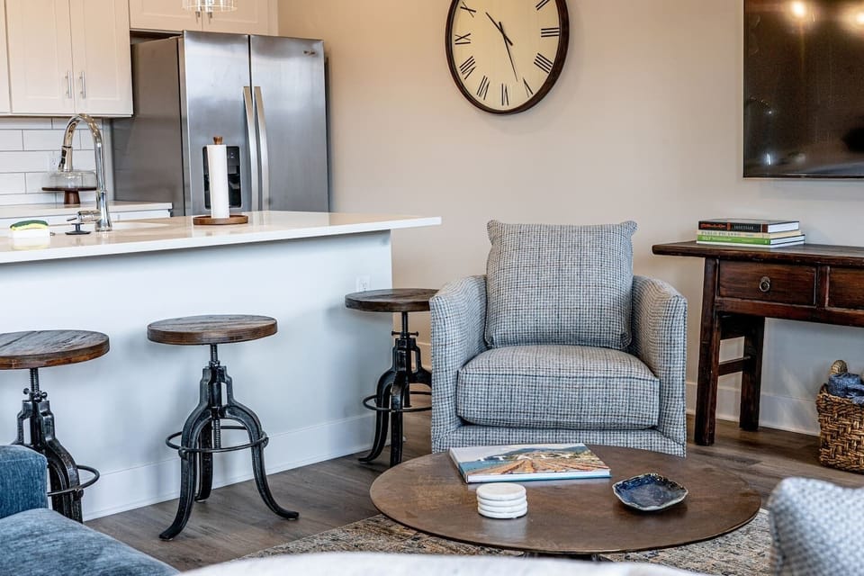 Living Room: Enjoy bright, modern vibes with chic decor and rustic touches perfect for relaxation!