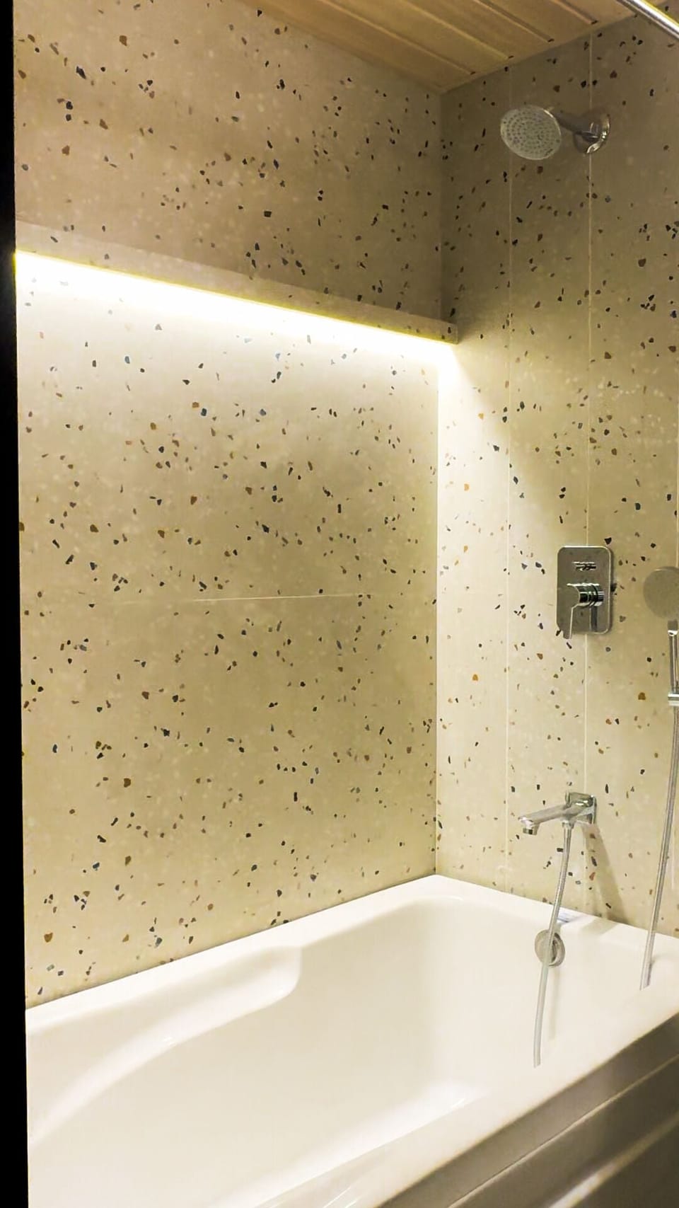 Premium Double Room | Bathroom | Towels, soap, shampoo, toilet paper