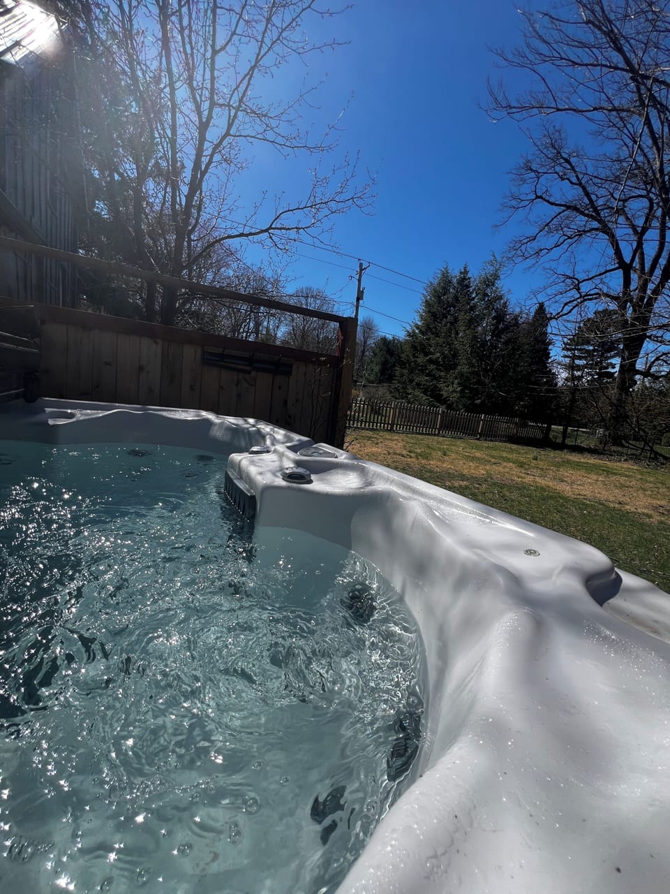 Outdoor spa tub