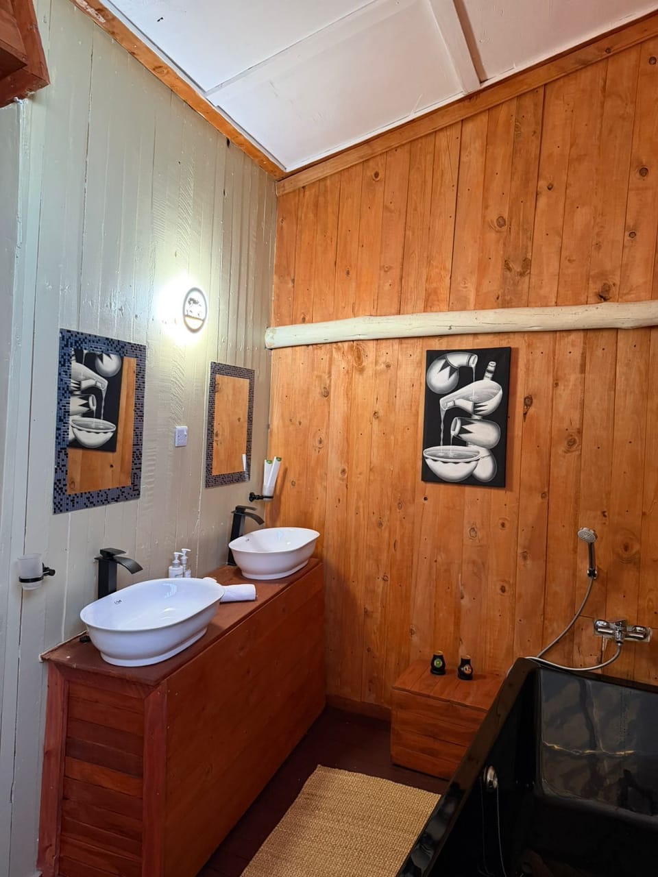 Classic Room, Balcony, Valley View | Bathroom | Separate tub and shower, towels, soap, shampoo