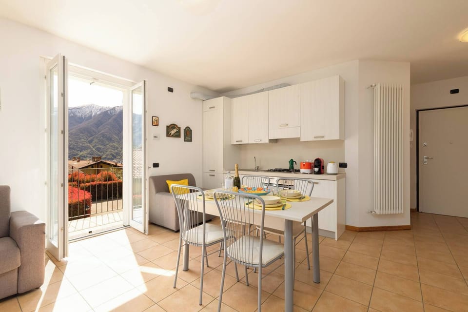 Apartment, 2 Bedrooms, Balcony, Garden View | Dining room