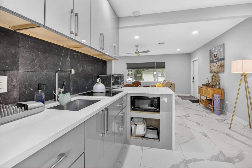 House, Multiple Beds, Patio, Garden View (Marina Row 4) | Private kitchen | Toaster oven