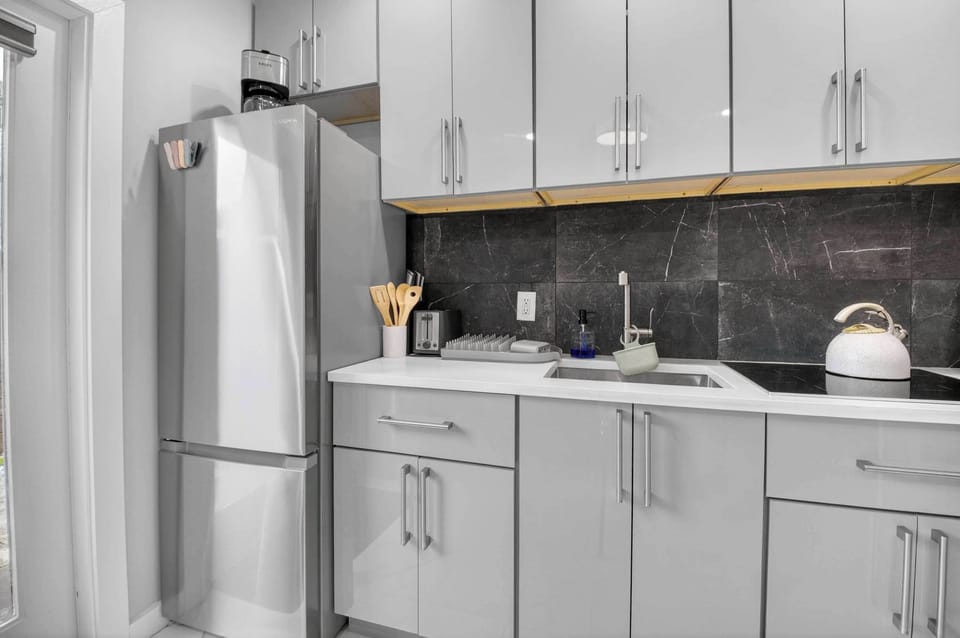 House, Multiple Beds, Patio, Garden View (Marina Row 4) | Private kitchen | Toaster oven