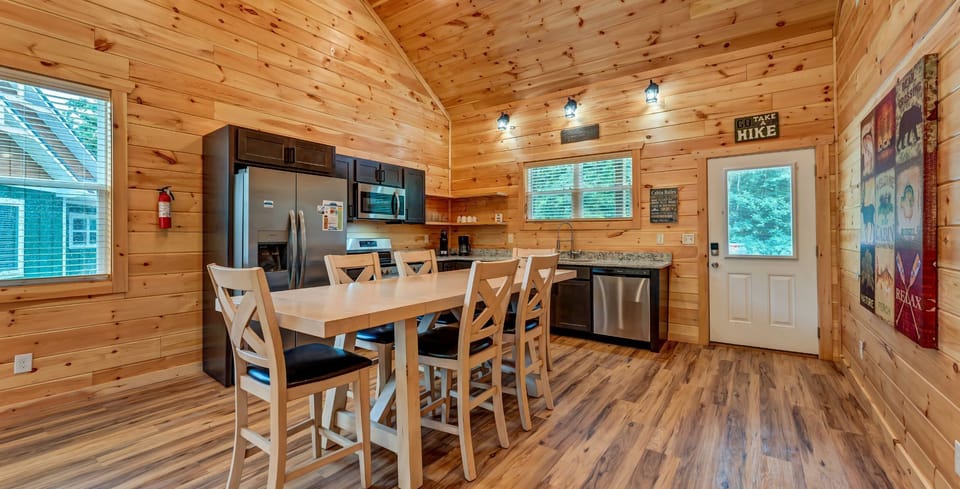 Two Bedroom Cabin Walking Distance to Dollywood Pigeon Forge Cab