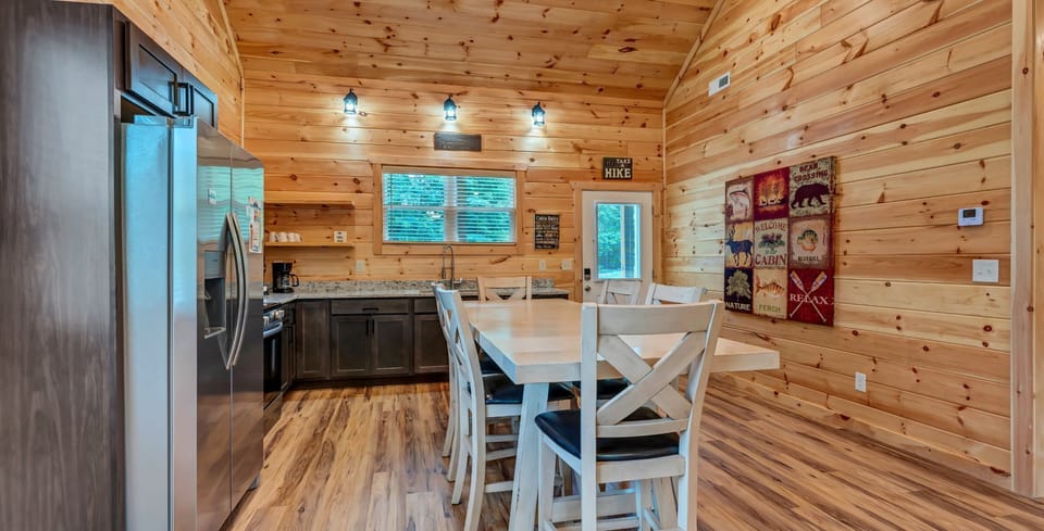 Two Bedroom Cabin Walking Distance to Dollywood Pigeon Forge Cab
