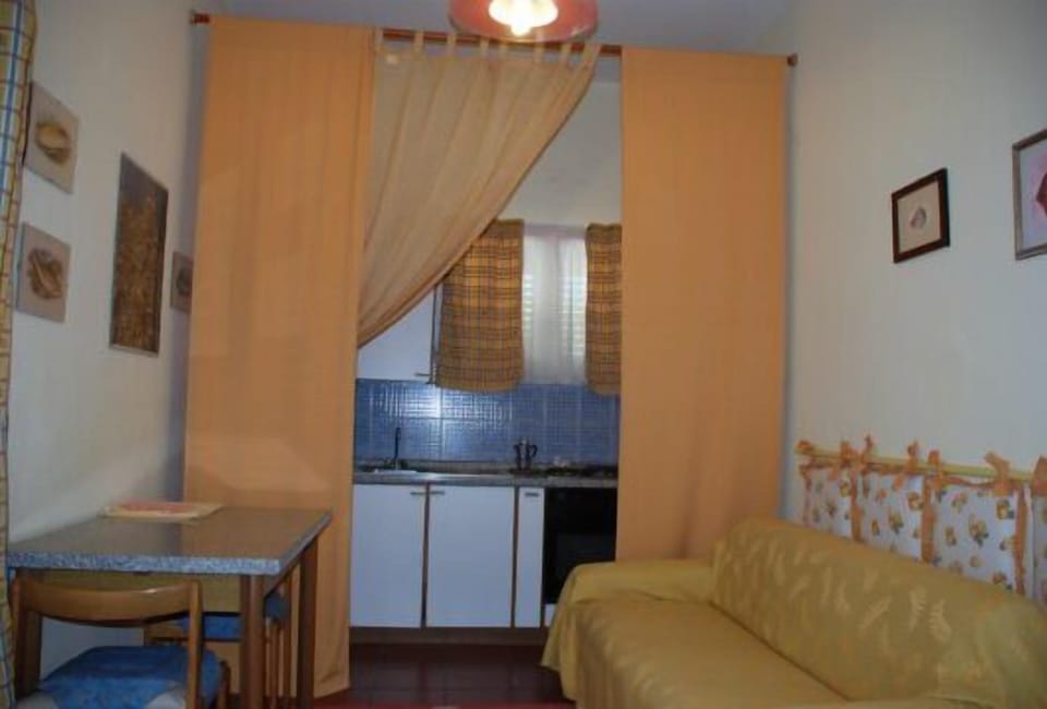 Standard Apartment, 1 Bedroom, Garden Area | Private kitchenette | Full-size fridge, stovetop, cookware/dishes/utensils