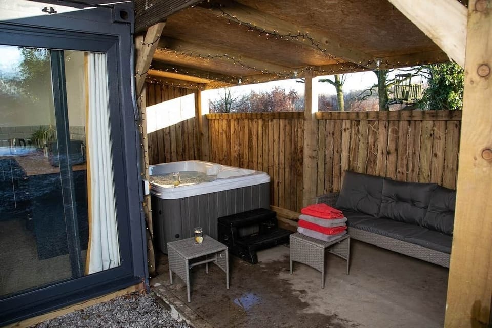 Hot tub patio all for you!