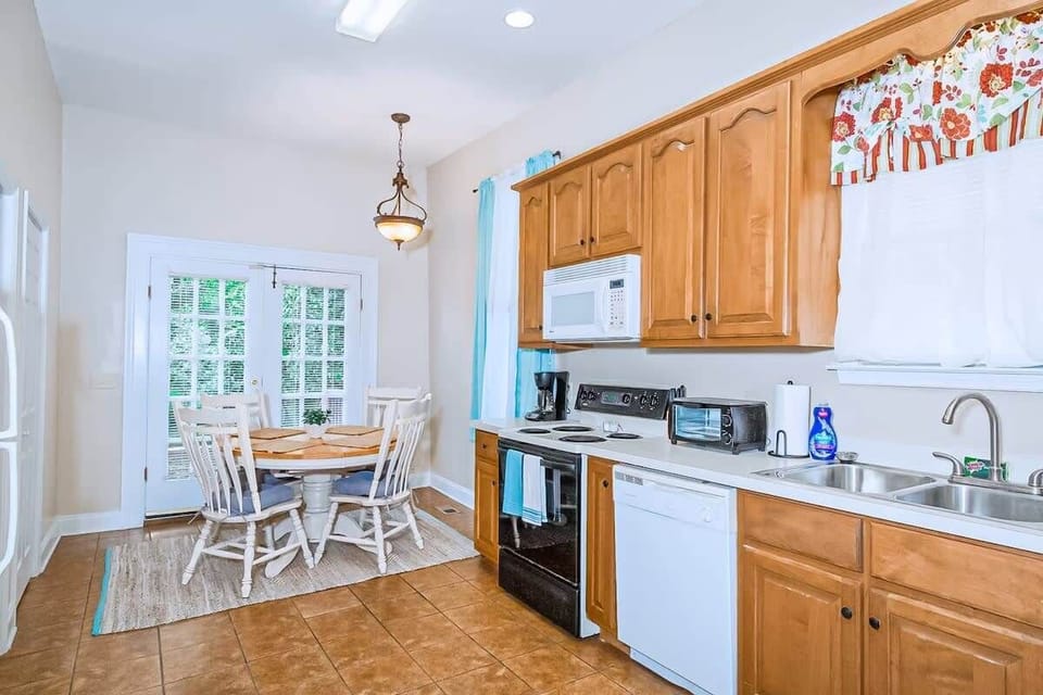 Full kitchen