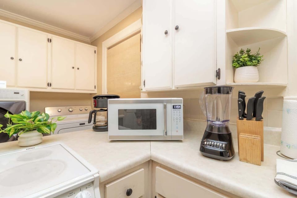 Main House - Kitchen