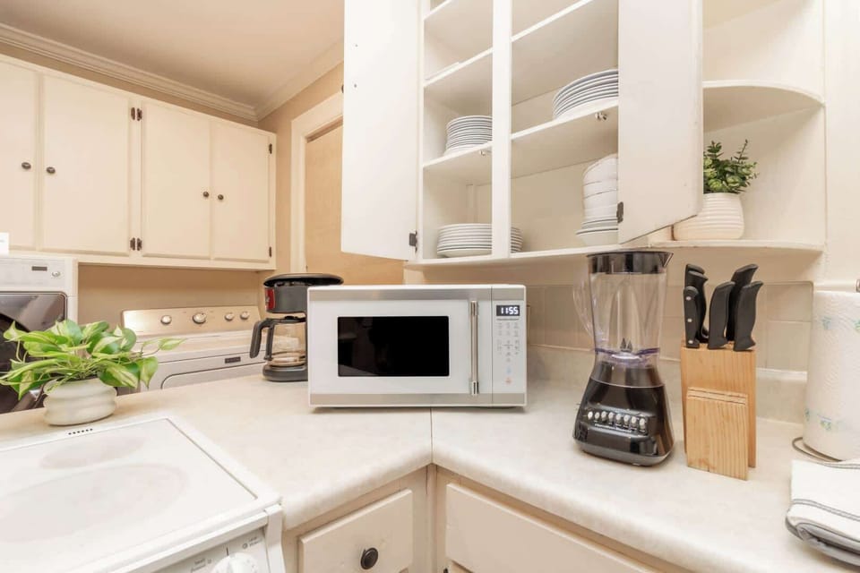 Main House - Kitchen
