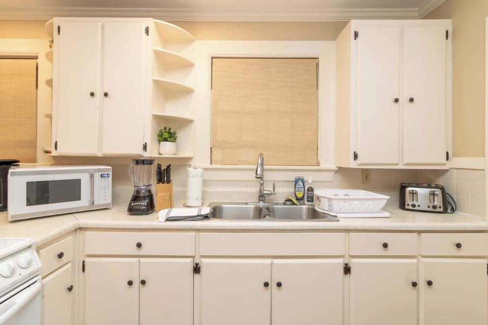 Main House - Kitchen
