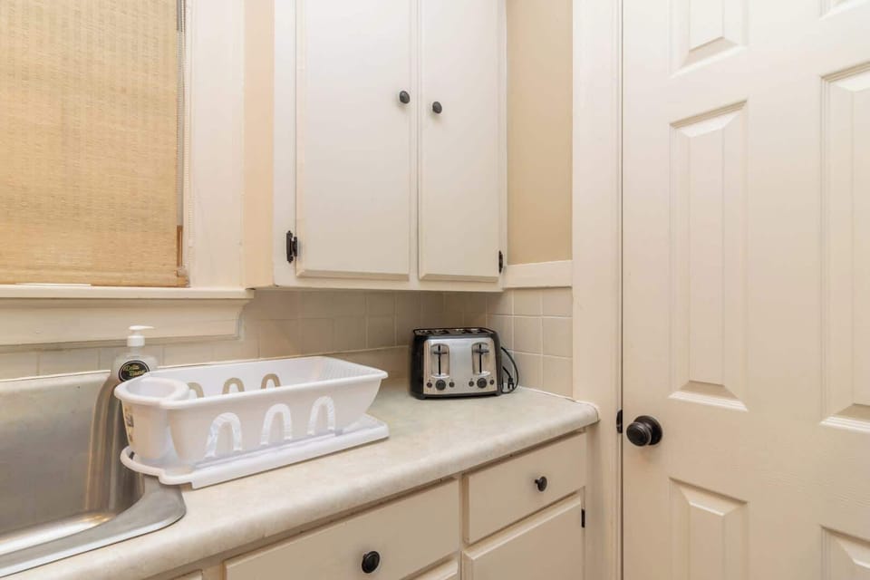 Main House - Kitchen