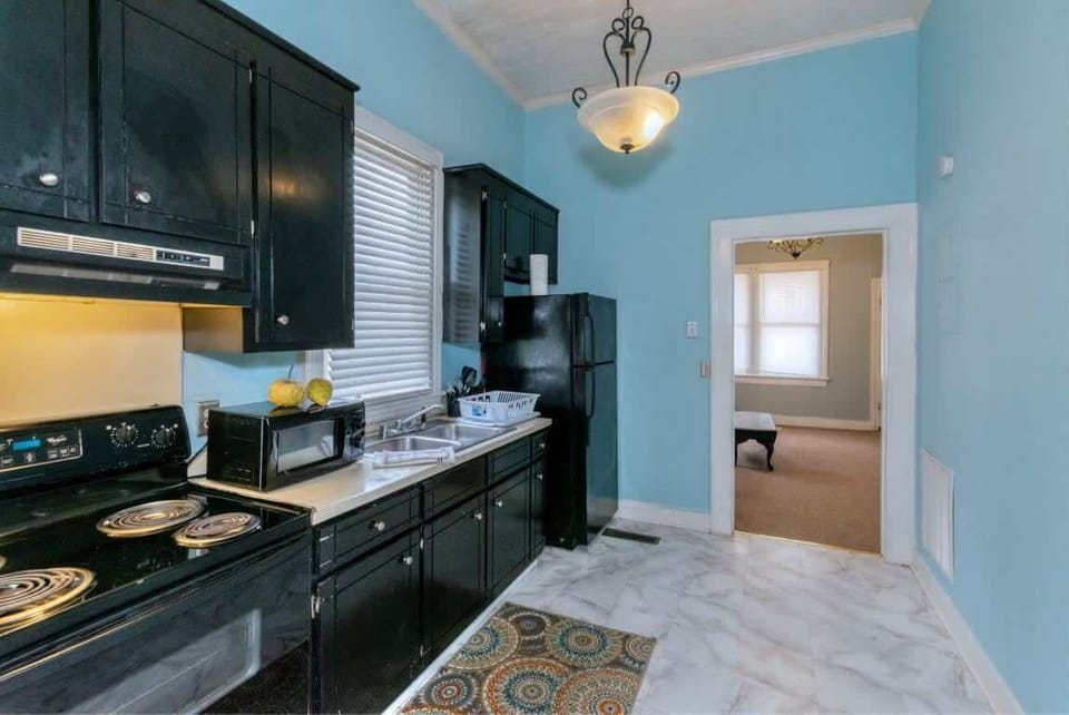 Full kitchen